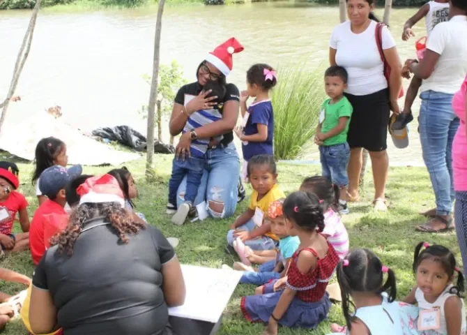  Jóvenes de Colón llevan alegría a El Chilar en Río Indio 