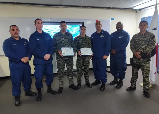  Agentes de organismos de seguridad reciben instrucción de EE.UU. para abordaje de naves 