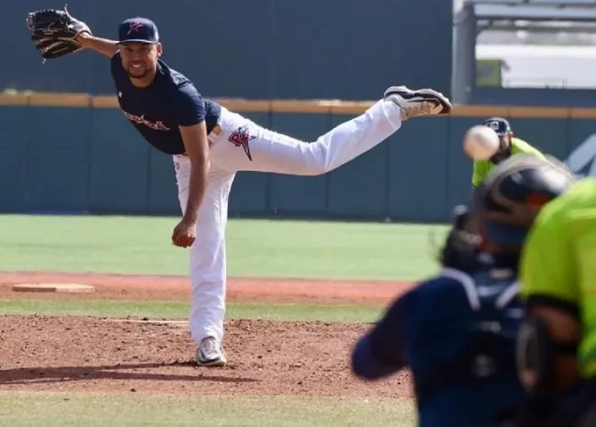  El lanzador panameño Kenny Hernández fue firmado por los Gigantes del Cibao 