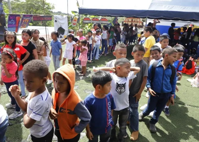  Voluntarios de la Fundación Dr. Clown PTY compartieron una jorna de alegría y diversión en la Escuela Nuevo Jerusalén 