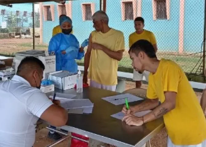  Vacunan a 87 personas privadas de libertad en el Pabellón 11 de La Joyita  