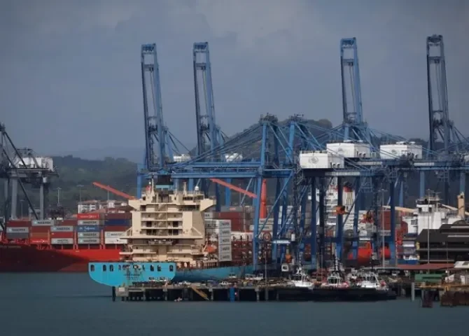  Fotografía del puerto de Balboa en el Canal de Panamá en Ciudad de Panamá (Panamá). EFE/Bienvenido Velasco 