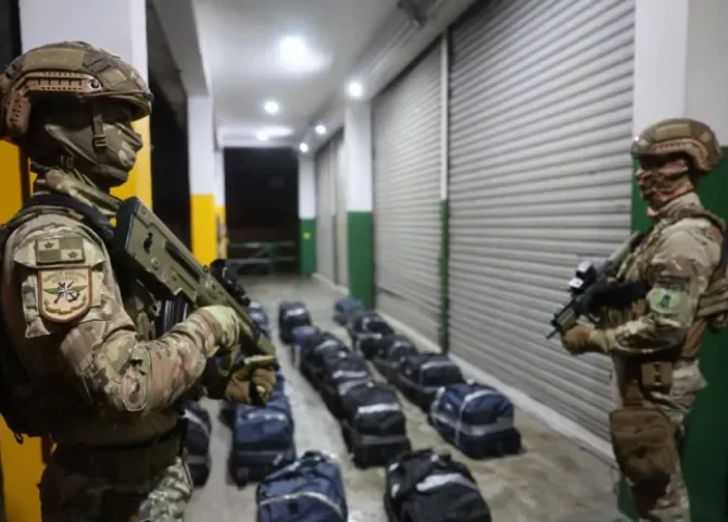  Más de mil paquetes de droga incautados en puerto de Colón 
