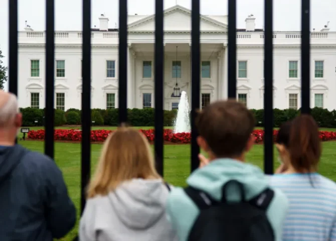  Estados Unidos pone en pausa la emisión de visas de estudiantes para evaluar las redes sociales 