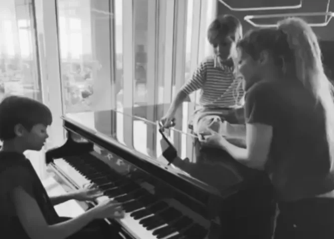  Hijos de Shakira y Piqué debutan en la música con el tema 'The One' 