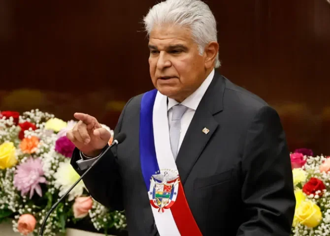  01/07/2025 16:39 (UTC) Crédito: (EPA) EFE Fuente: EFE Autor: Bienvenido Velasco Temática: Política » Organismos internacionales Justicia e interior » Delitos económicos Personajes: JOSÉ RAÚL MULINO (PDTE PANAMA) Fotografía del 1 de julio de 2025 del presidente de Panamá, José Raúl Mulino. EFE/ Bienvenido Velasco 
