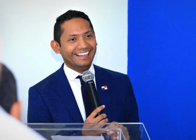  Juez cambia detención preventiva por reporte periódico a 'Nando' Meneses 