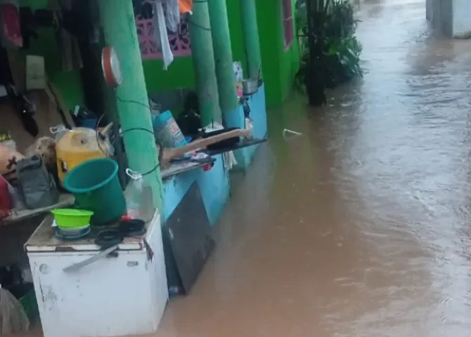  Fuertes lluvias causan inundaciones y deslaves en la Costa Arriba de Colón 