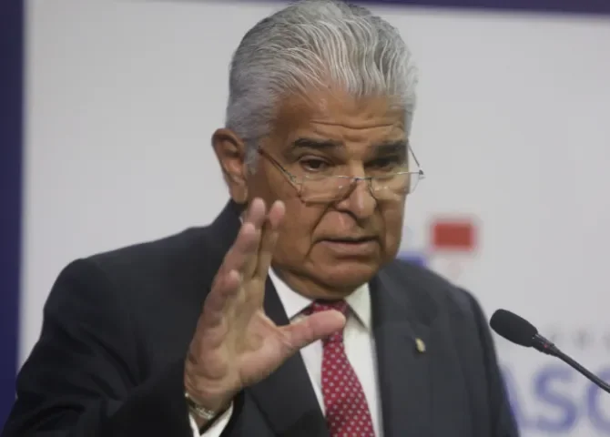  Preisdente de Panamá, José Raúl Mulino, durante una conferencia de prensa, en el anfiteatro de la presidencia, en Ciudad de Panamá (Panamá). EFE/Carlos Lemos 