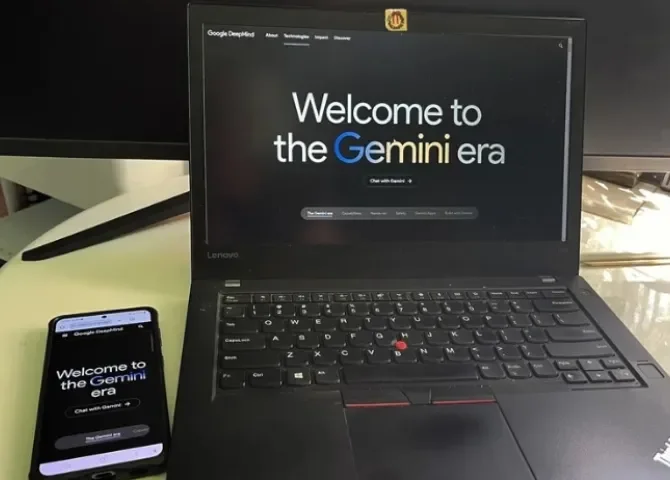  Fotografía de archivo de un computador abierto en la página de entrada de Gemini, el chatbot con inteligencia artificial (IA) de Google. EFE/ Latif Kassidi 