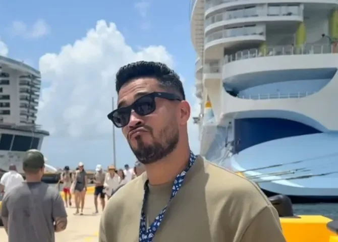   Rommelito se la sacó en un crucero por ir tras un helado 