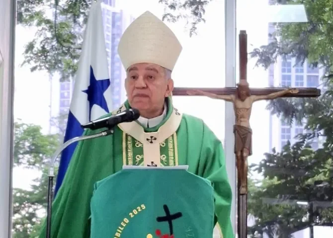  El arzobispo llama a los adolescentes a ser valientes y transformar el dolor en esperanza 