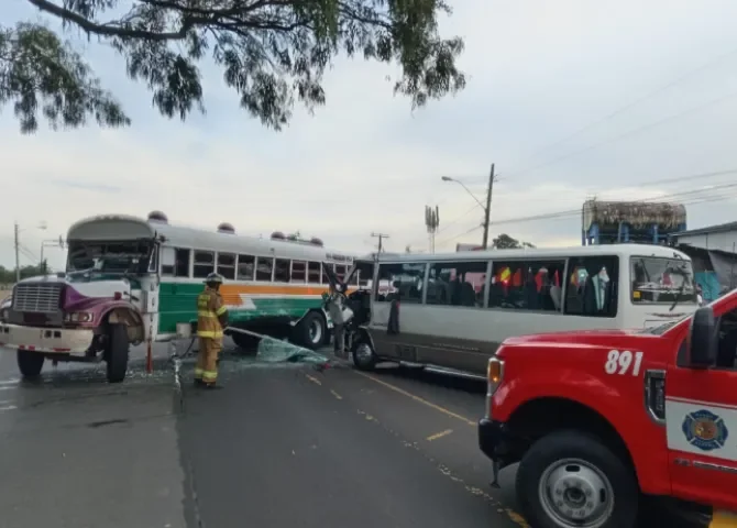  Accidente entre dos buses deja 26 heridos en Capira 