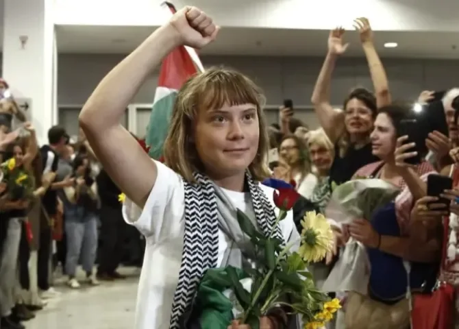  Greta Thunberg denuncia que Israel intenta eliminar a toda la población de Gaza tras ser deportada 