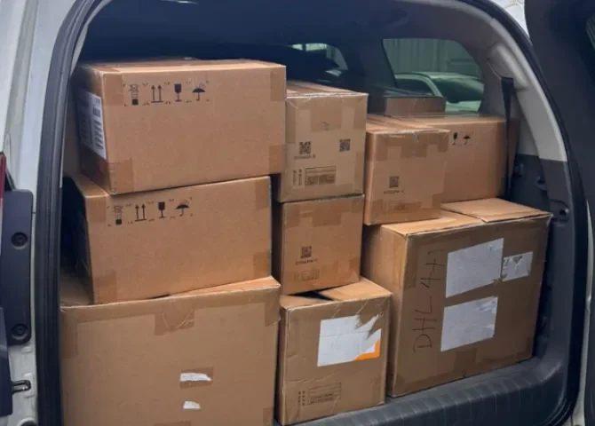   Aduanas retiene cigarrillos y celulares en acciones operativas en Colón  