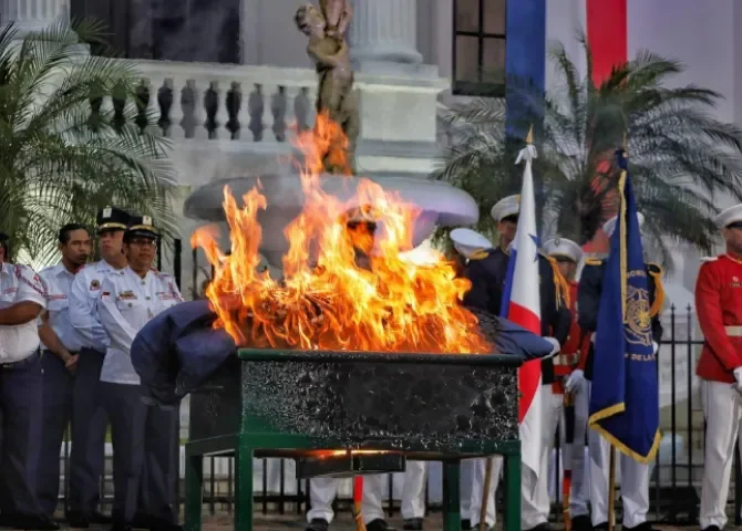  Acto solemne dará la bienvenida al Mes de la Patria con la cremación de banderas deterioradas 