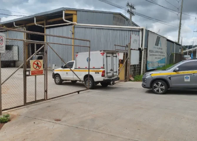  Hombre muere tras caerle una plancha de metal en empresa de La Chorrera 