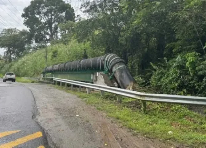  Foto: Izajes construidos al lado de las calles para colocar las tuberías del proyecto hidráulicos por encima de ríos y quebradas. 