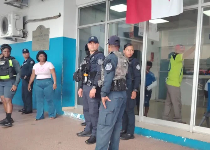  Violencia en Colón: estudiante hiere a cuatro compañeros dentro de aula 