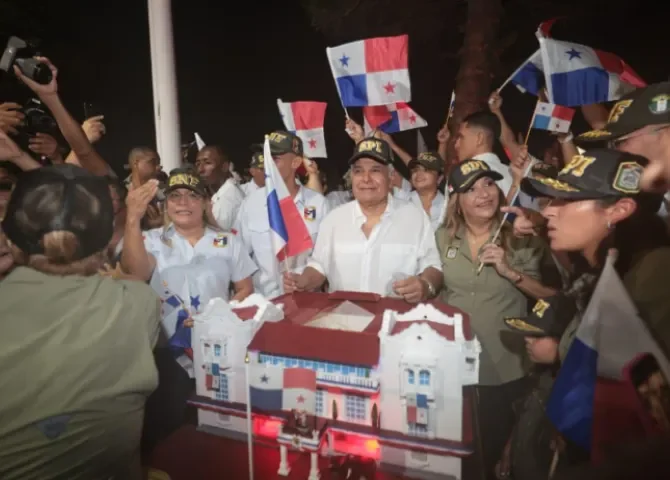  Panamá celebra 122 años de República con las tradicionales dianas frente al Palacio de Las Garzas 