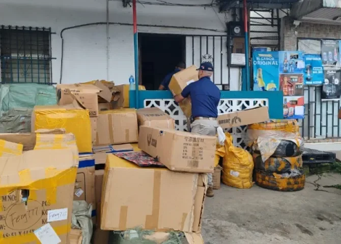  Aduanas cae de sorpresa en La Chorrera y decomisa mercancía sin documentos valorados en $30 mil 