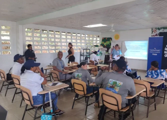  Orientan sobre la protección de los arrecifes en Portobelo 
