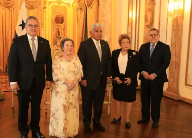   Mulino juramenta a nuevos magistrados de la Corte Suprema de Justicia  