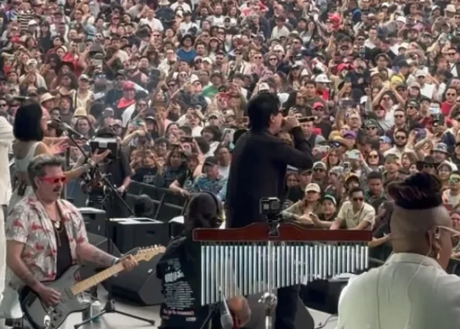  Los Rabanes ponen a brincar al público del Vive Latino 