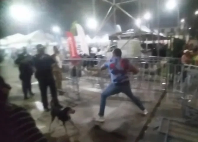   Enfrentamiento entre representante de Cristóbal Este y la Policía Nacional en 'Sabores de Colón' 