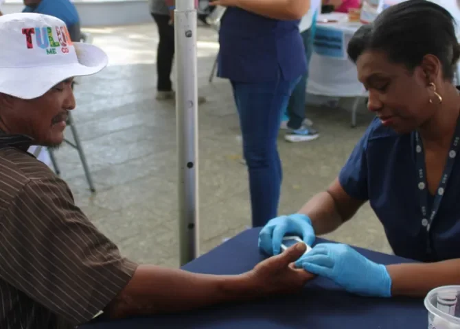  Santa Ana se activó con feria de salud que atrajo a vecinos de varios sectores 