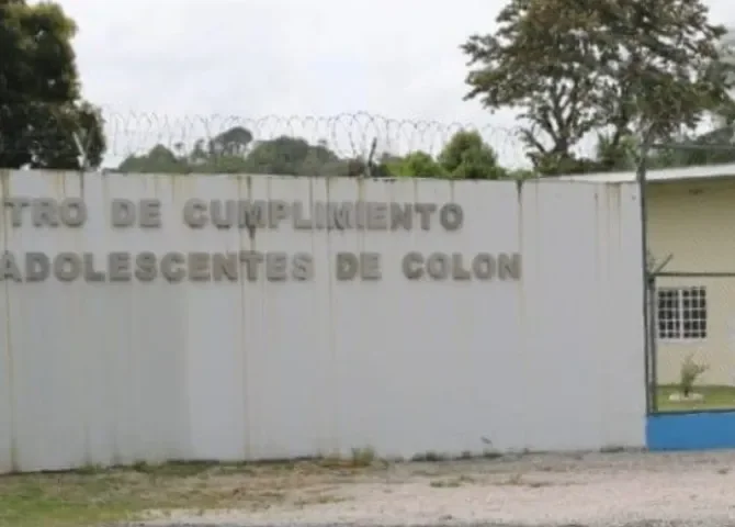  Adolescente queda detenido por crimen a tiros contra joven de 20 años en Colón 