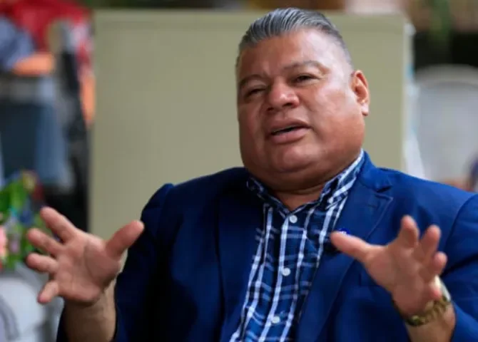  Presidente del Comité de Familiares por un derecho a la salud y la vida (Cofadesavi), Gabriel Pascual. Foto: EFE.  