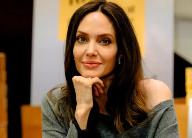   Foto: @angelinajolie  