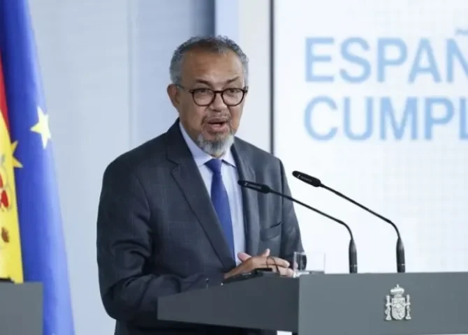   El director general de la Organización Mundial de la Salud, Tedros Adhanom, durante la rueda de prensa. EFE/  