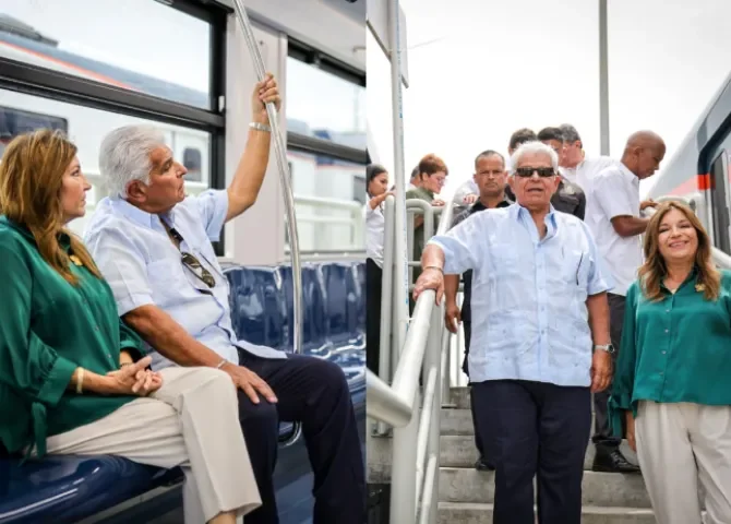  Presidente Mulino hace recorrido de prueba en la Línea 3 del Metro 