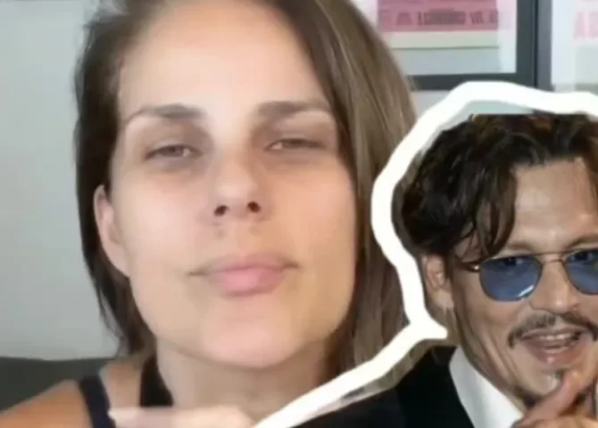  Ana Pérez estaba hablando del cigarrillo… y terminó contando una anécdota con Johnny Depp 