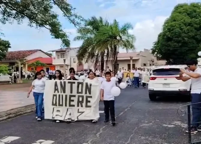  Antón marcha por la paz y pide reforzar la seguridad ante el aumento de la violencia 