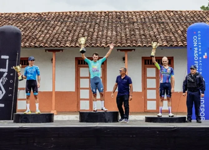  Colombiano Wilmar Paredes conquista el Grand Prix Chitré UCI 1.2 tras un fulgurante sprint en Parita  