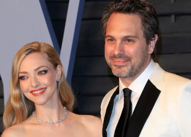  Amanda Seyfried (i) y Thomas Sadoski (d) posan durante una fiesta de los Óscar el 4 de marzo de 2018 en Beverly Hills, California, Estados Unidos. EPA/NINA PROMMER 