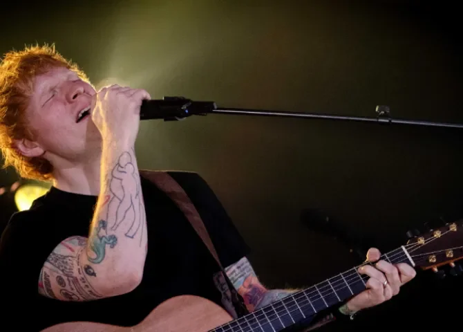  Fotografía de archivo de una presentación del cantante británico Ed Sheeran en Amsterdam (Países Bajos). EFE/Sander Konning 