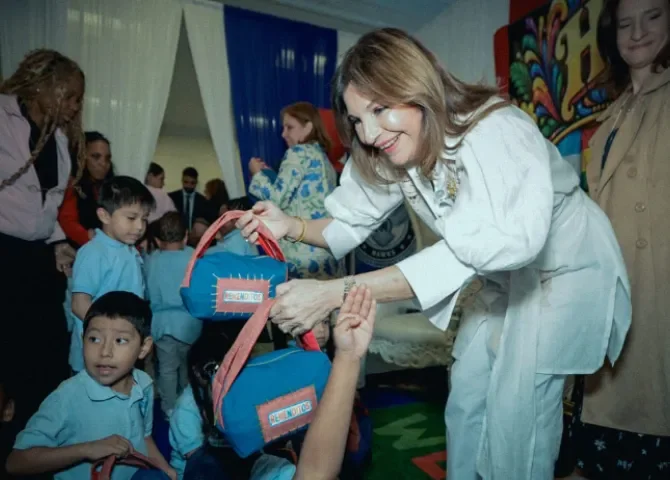 Los 'Remenditos del Plan Libertad' llegan a niños de una escuela en Nueva York 
