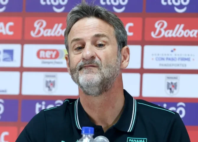  El seleccionador de Panamá, Thomas Christiansen, habla durante una rueda de prensa este jueves, en Ciudad de Panamá (Panamá). EFE/ Carlos Lemos 
