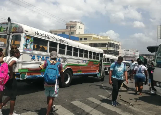   Transportistas dicen que el subsidio no alcanza y analizan parar los buses 