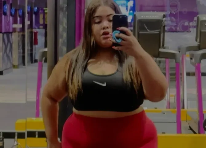  Shelsy lleva tres semanas en el gimnasio y confiesa por qué entrena a medianoche 